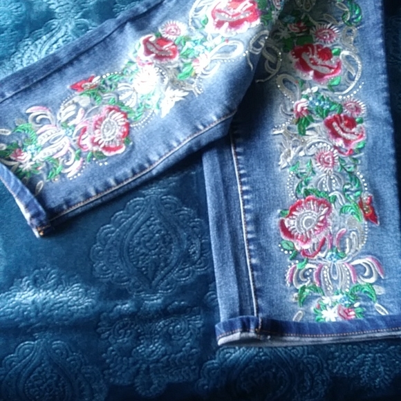 Jeans...Size 10.  Embroidered and Sequins. Brand new. - Picture 3 of 5
